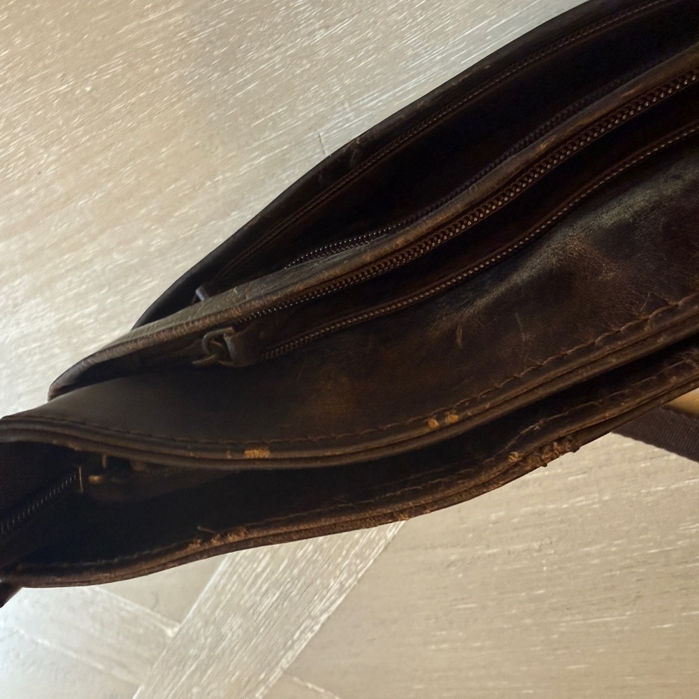 Classic Women's Crossbody Bag in Dark Brown Leather-Style - Picture 3 of 5